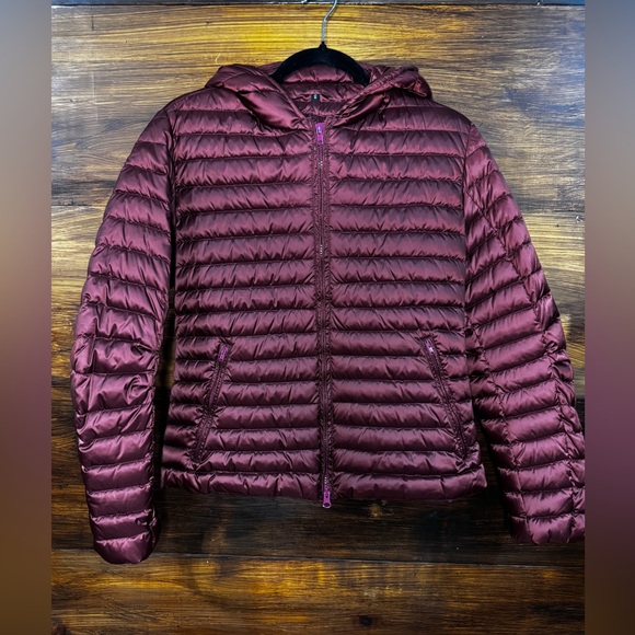 NWOT CB4 Hooded Maroon Puffer Jacket with zipper pockets